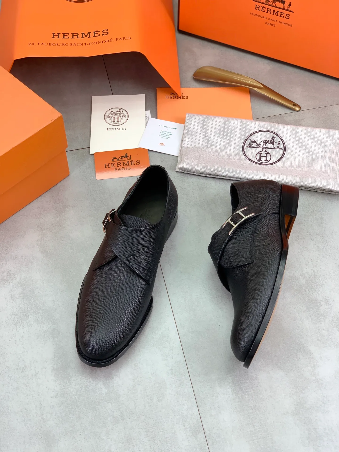 Factory price P940 💰💎💎💎 Original genuine leather outsole Brand: Hermès Grade: Same as the official website Original quality materials: Original soft calfskin Water-dyed cowhide lining Original Italian genuine leather outsole Style categories: Men's fashion Formal casual leather shoes Slip-on men's shoes series Young fashion European and American trends British style Code number: 39-45 (38.46 can be customized)